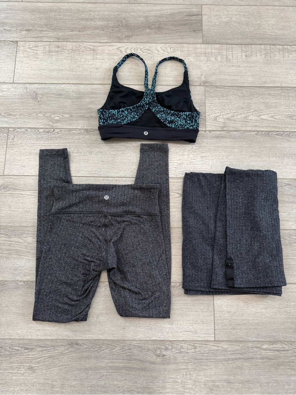 Lululemon size 4 Bundle - Sports Bra, Leggings, and Vinyasa scarf
